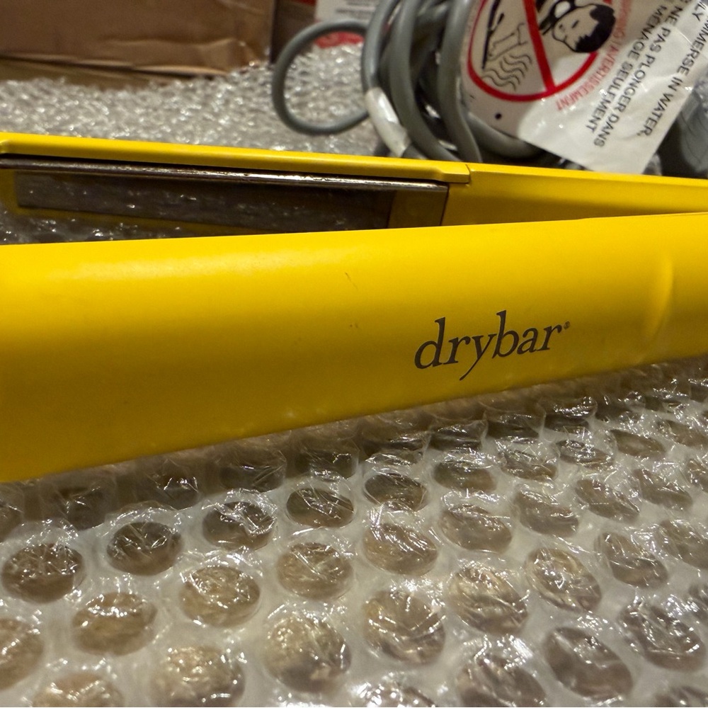 Drybar “The Tress” Vibrant Yellow - Hair Straightener Styling Tool - Picture 2 of 4